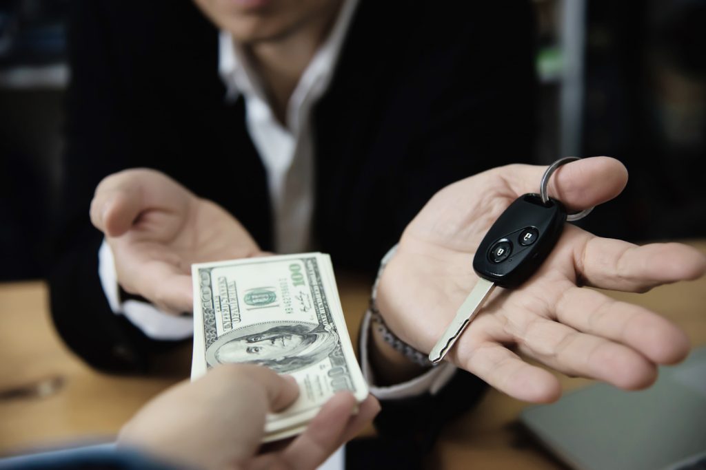 se puede vender un coche financiado